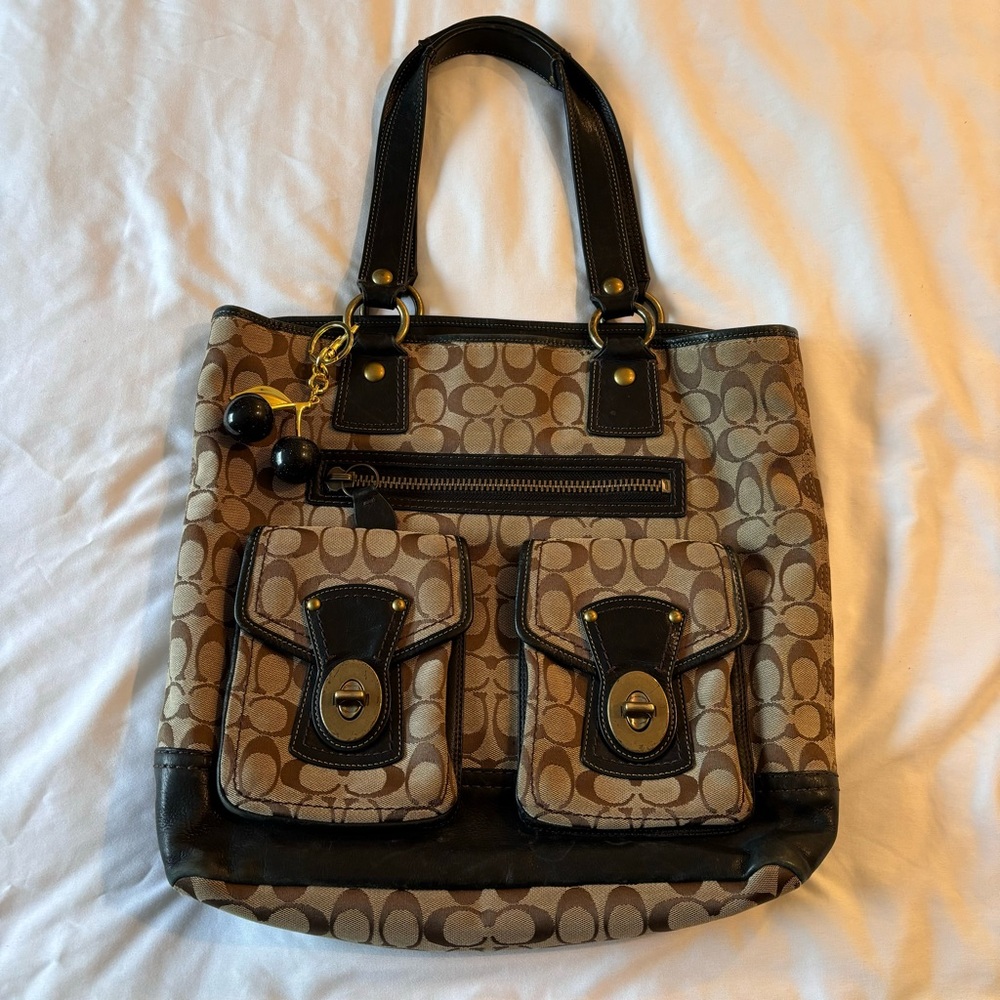 Coach Legacy Signature Gigi Tote Bag